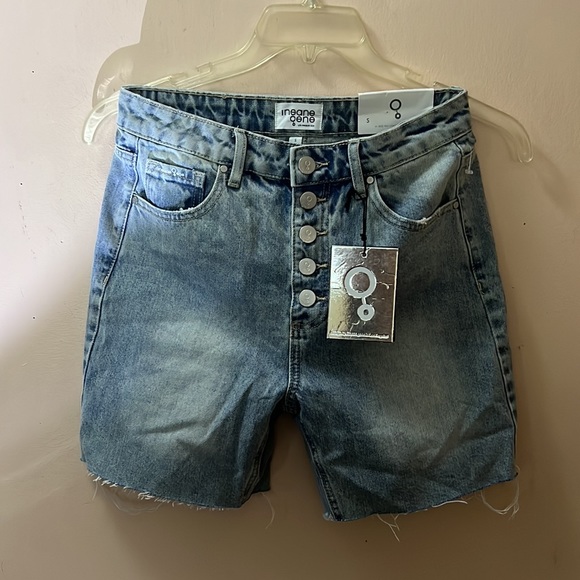 Woman’s Jean shorts size small - Picture 2 of 6
